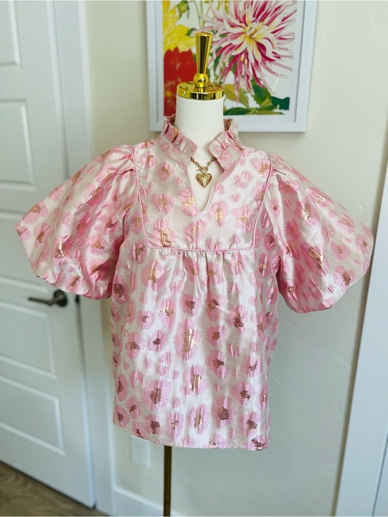 JODIFL Tops - JODIFL Pink and Gold Metallic Puff-Sleeve Blouse 🌷